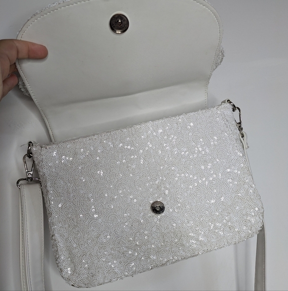 Disney Loungefly White Sequin Minnie Mouse Crossbody Bag - Picture 8 of 16